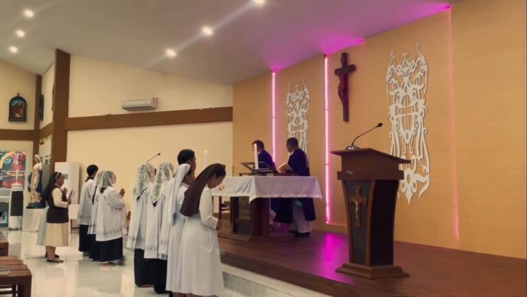 Civitas Akademika STAKat Negeri Pontianak Merayakan Misa Hari Rabu Abu