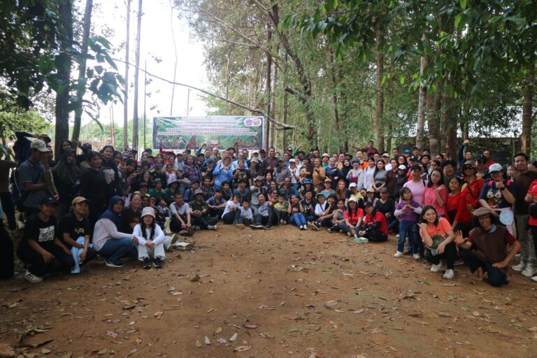 STAKat Negeri Pontianak Berpartisipasi dalam Gerakan Penanaman Pohon di Rumah Pelangi sebagai Wujud Semangat PKM dan Tahun Yubileum Santo Fransiskus Asisi