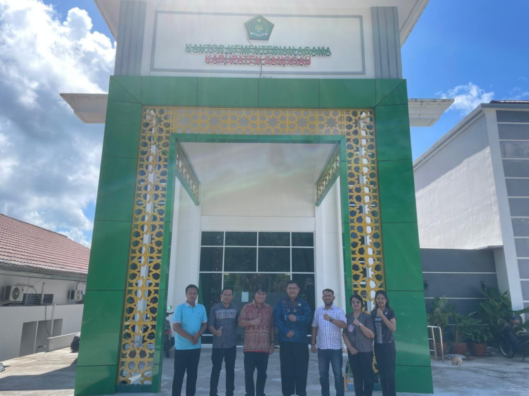 Tim Peneliti MoRA The AIR Funds STAKat Negeri Pontianak Melaksanakan Wawancara Mendalam dan Pengolahan Data di Kabupaten Sanggau