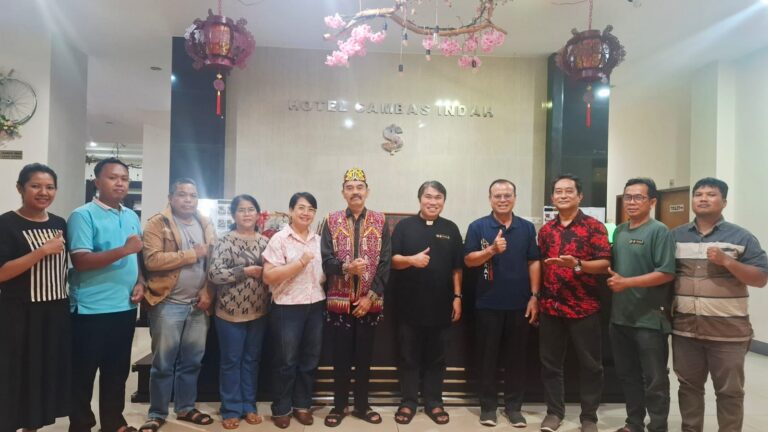 Tim Peneliti MoRA The AIR Funds STAKat Negeri Pontianak Menggali Inkulturasi Gereja Katolik dan Budaya Dayak di Kabupaten Sambas dan Kota Singkawang